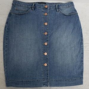 Banana Republic Skirts - ❤BANANA REPUBLIC BUTTON DOWN JEAN SKIRT, size 12 Banana Republic Skirts - ❤BANANA REPUBLIC BUTTON DOWN JEAN SKIRT, size 12